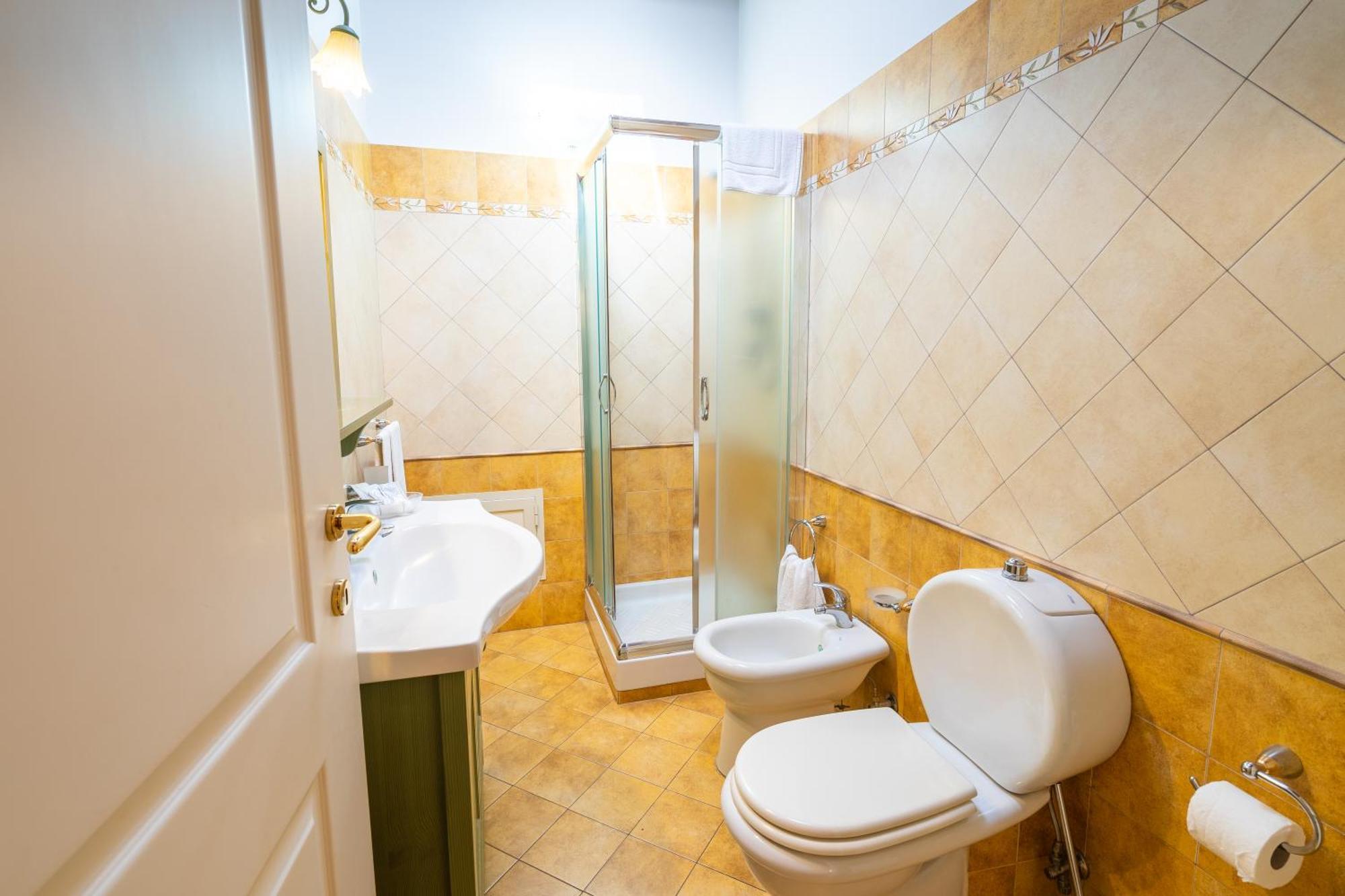 Alhambra - Guest House Di Charme جاري المظهر الخارجي الصورة